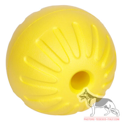 Pallina gialla dura e resistente per giochi con cane pastore tedesco